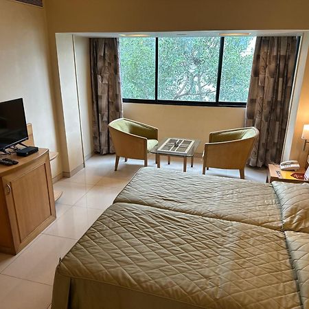 Hotel Ashirwad Пуна Экстерьер фото