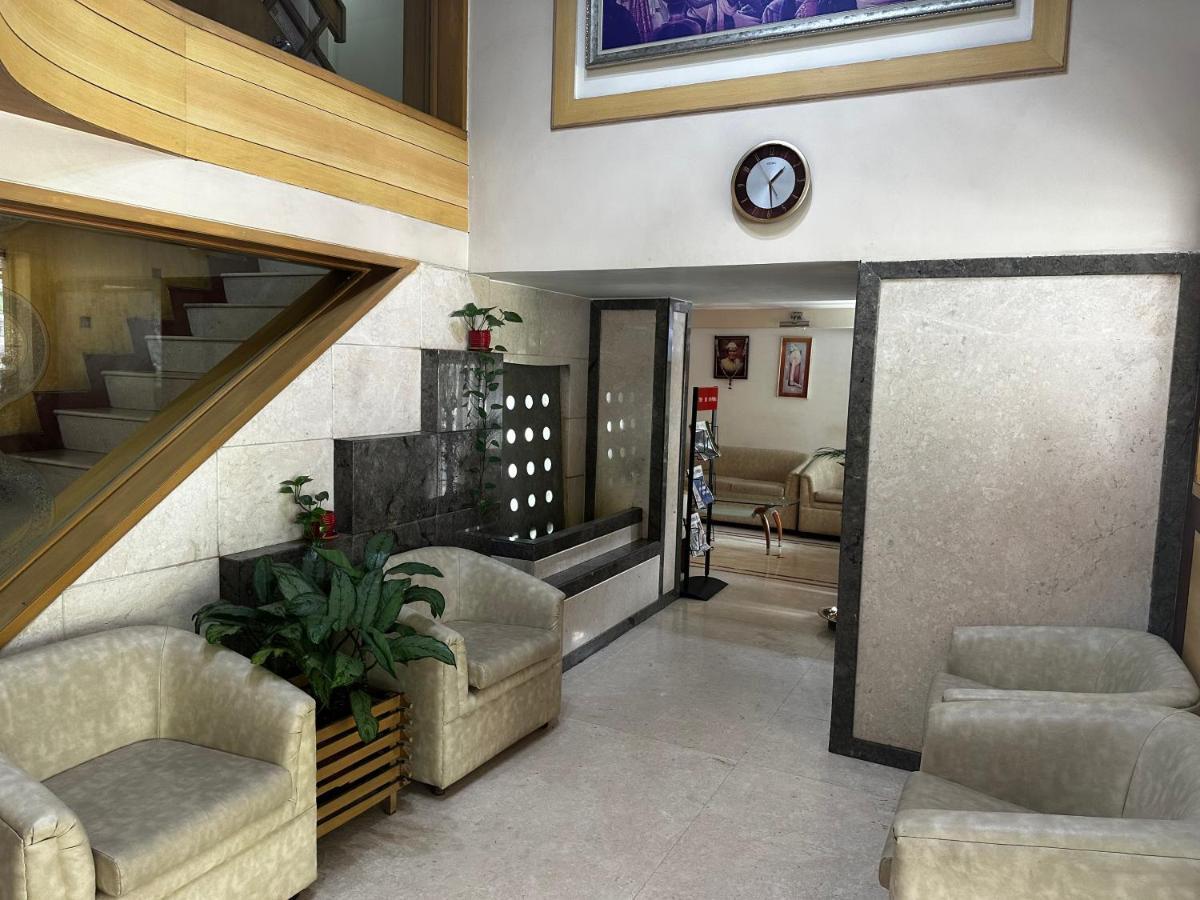 Hotel Ashirwad Пуна Экстерьер фото