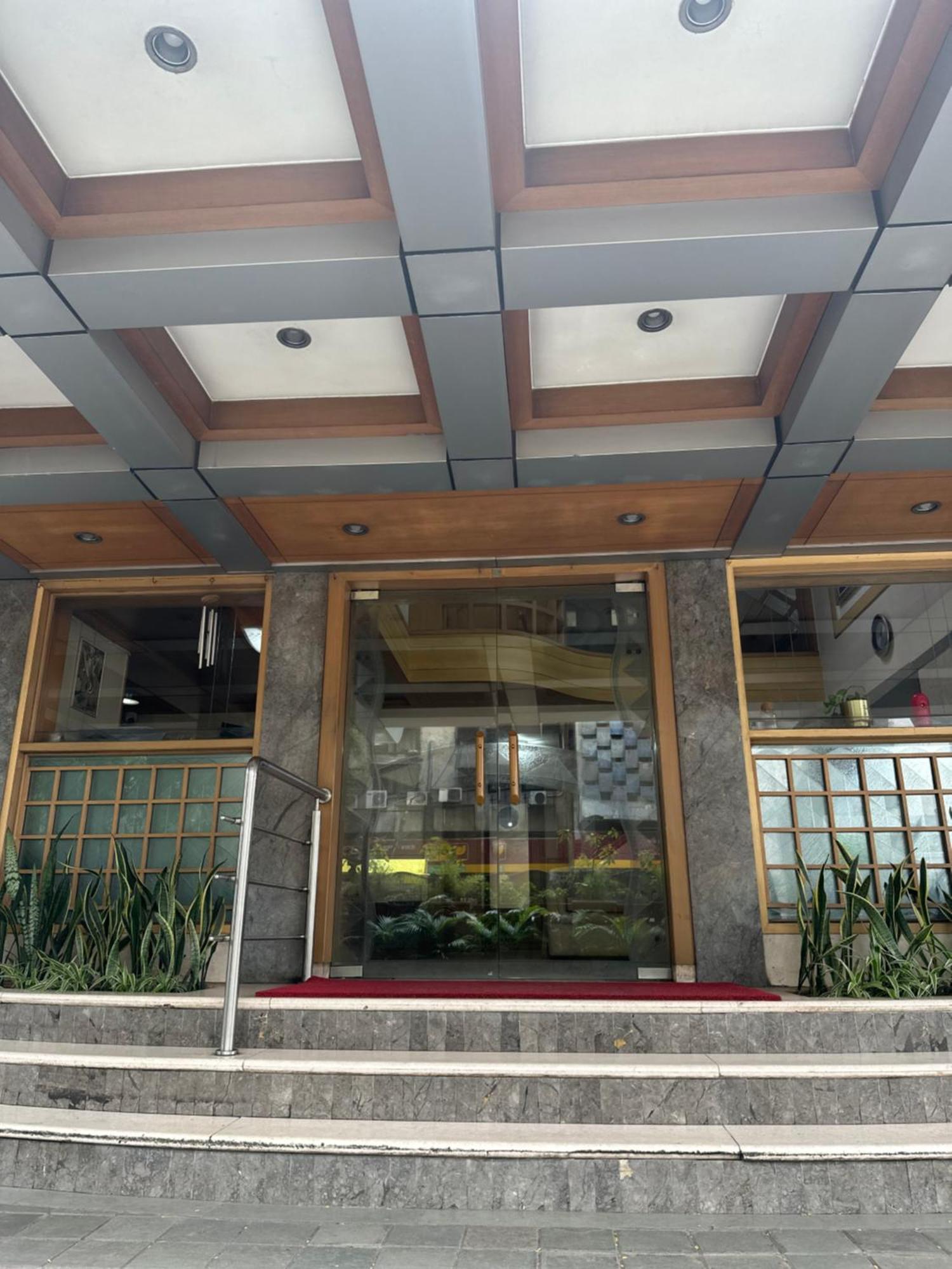 Hotel Ashirwad Пуна Экстерьер фото