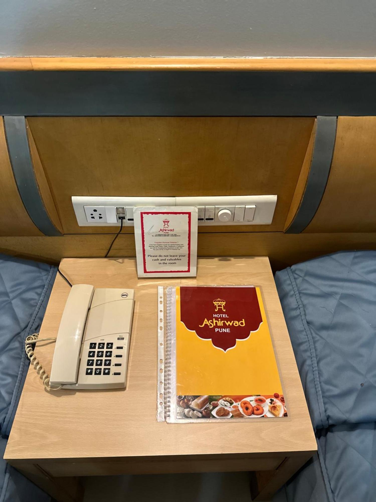 Hotel Ashirwad Пуна Экстерьер фото