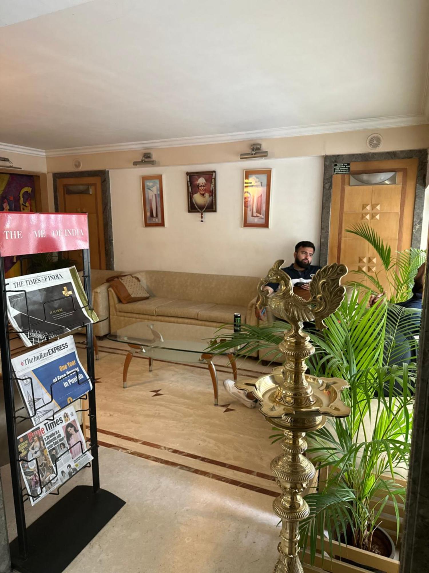 Hotel Ashirwad Пуна Экстерьер фото