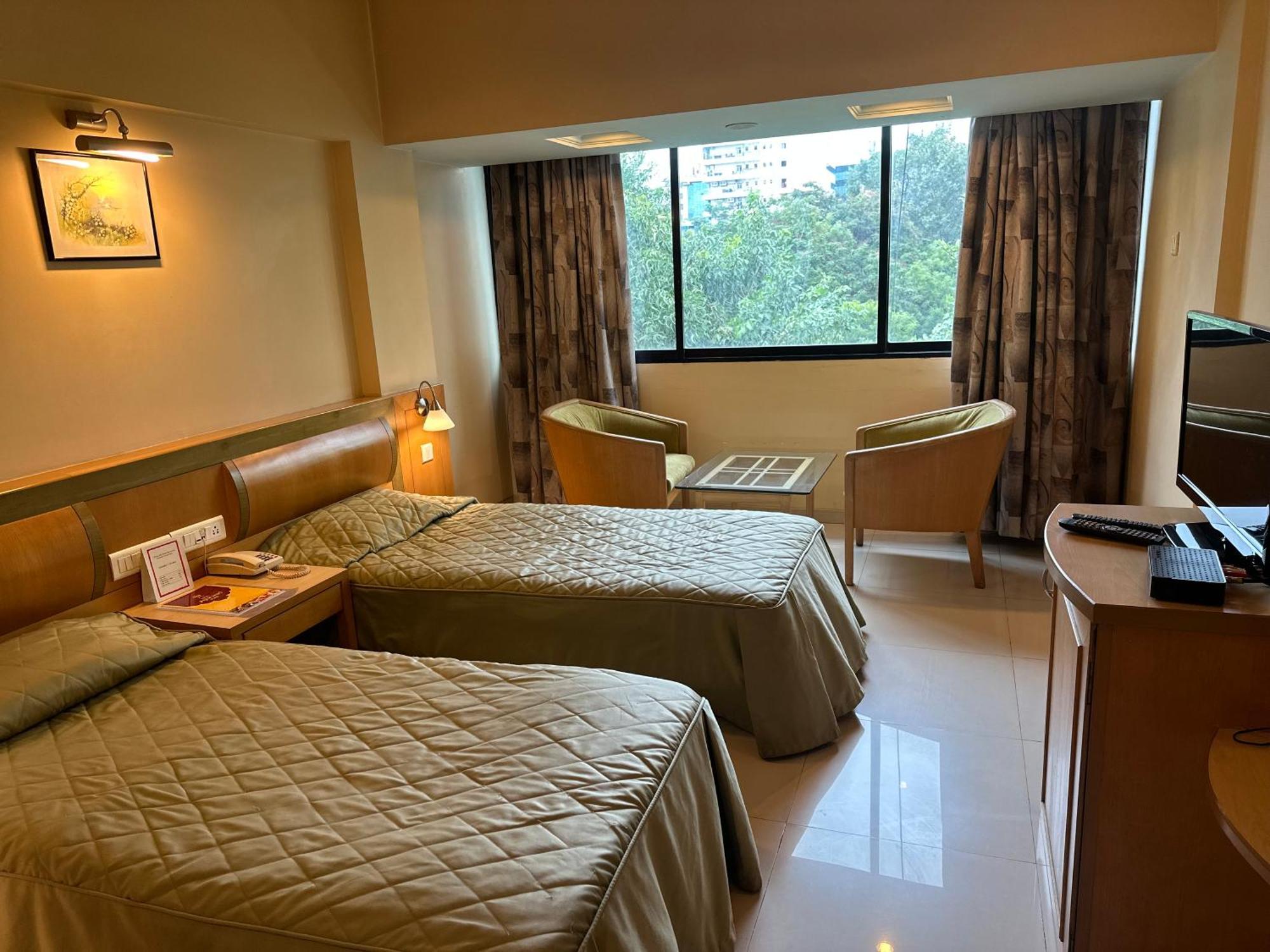 Hotel Ashirwad Пуна Экстерьер фото