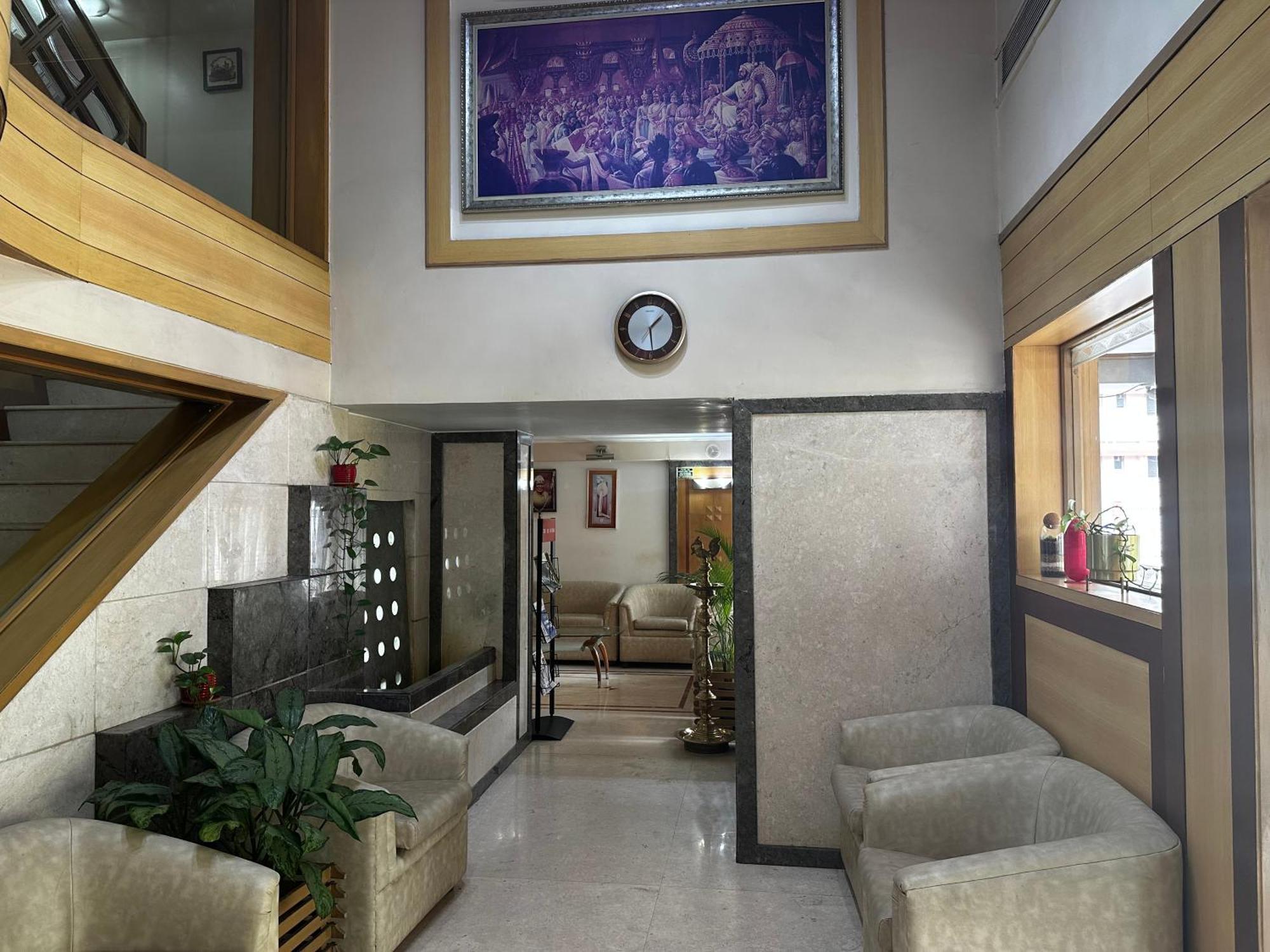 Hotel Ashirwad Пуна Экстерьер фото