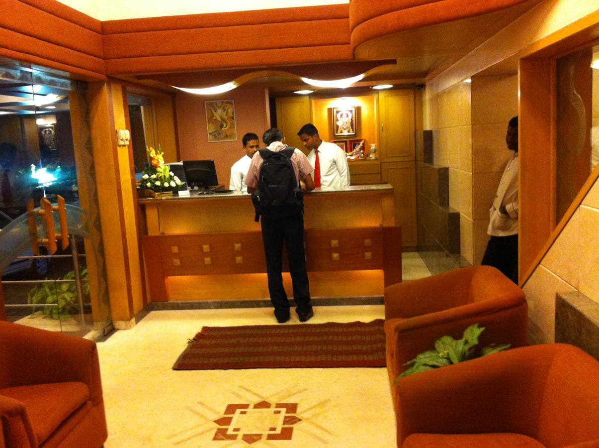 Hotel Ashirwad Пуна Экстерьер фото