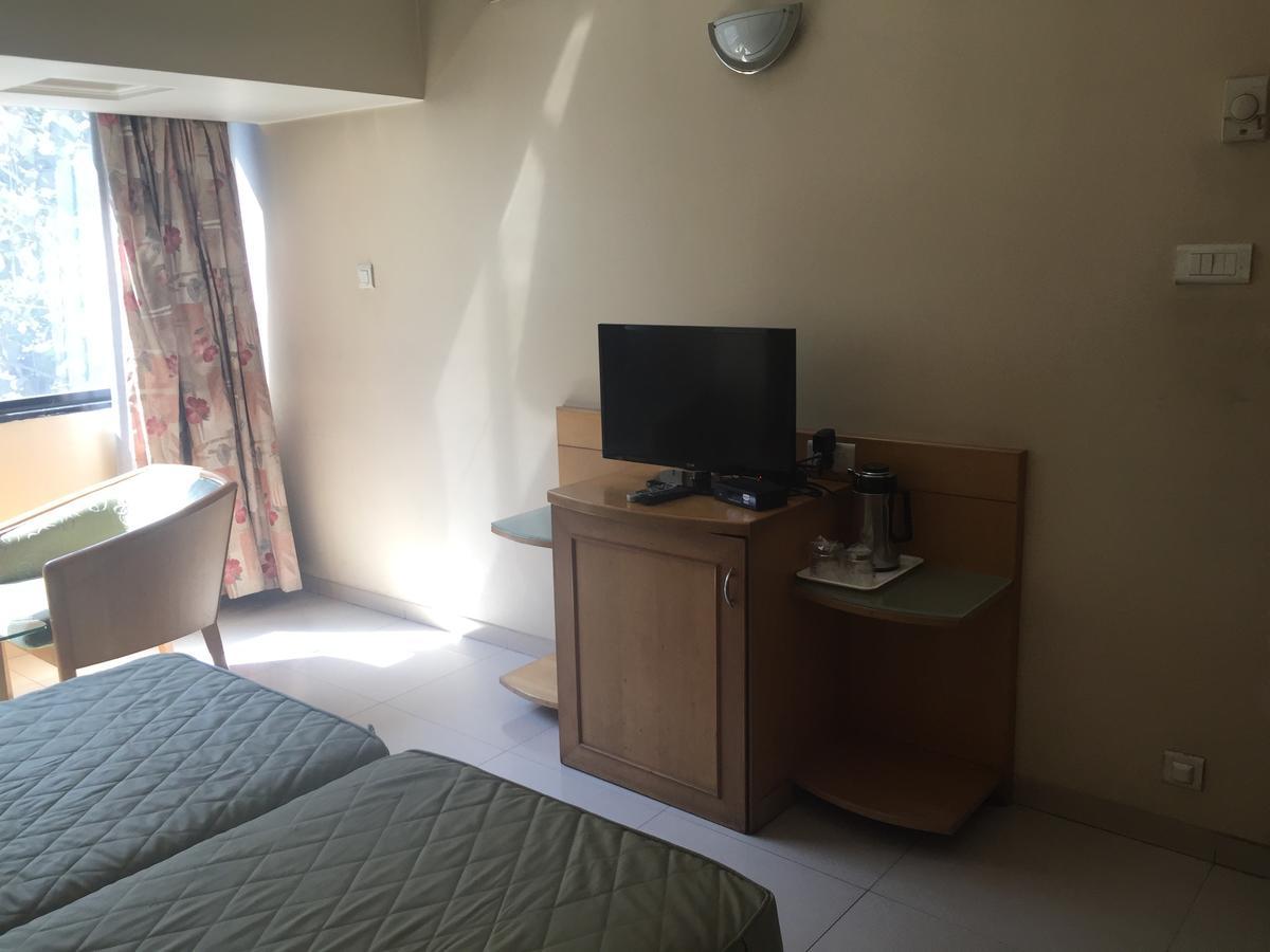 Hotel Ashirwad Пуна Экстерьер фото
